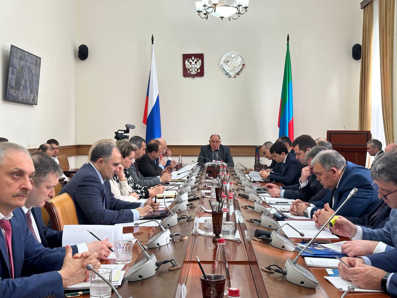 Под руководством Председателя Правительства Дагестана Абдулмуслима Абдулмуслимова проходит заседание Оперштаба по обеспечению устойчивости развития экономики Республики Дагестан