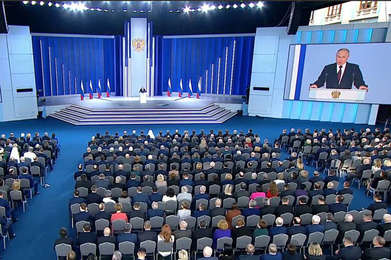 Владимир Путин отметил, что Россия фактически выходит на новый цикл развития в экономике.
