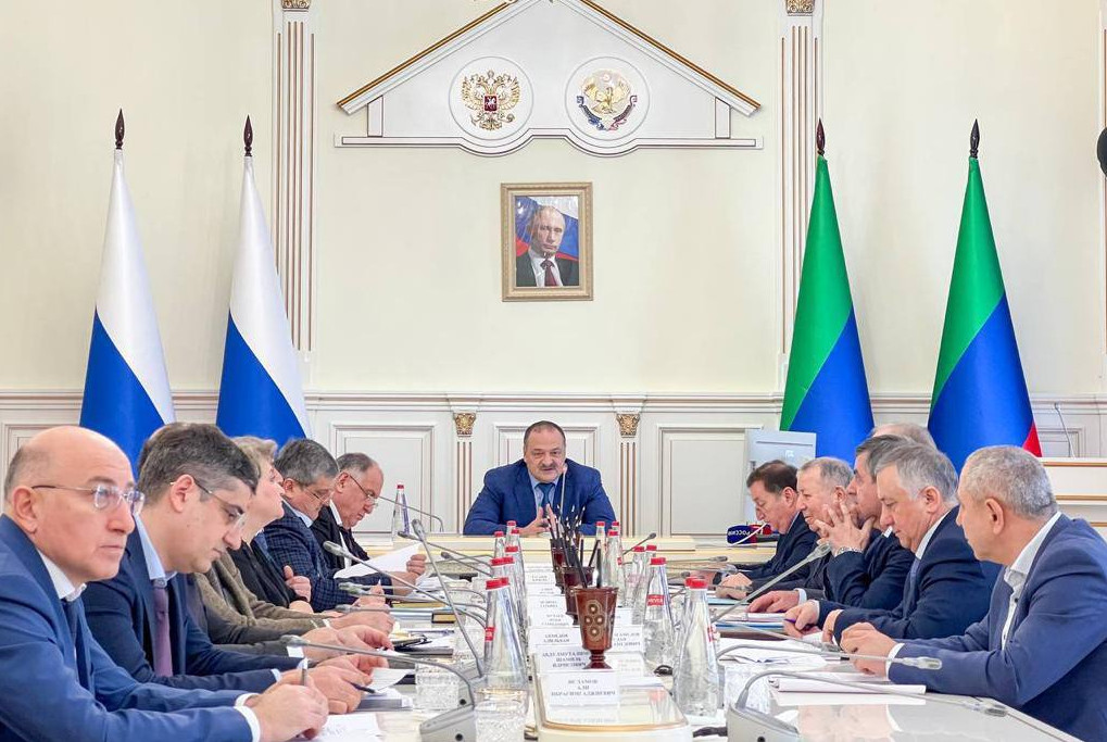 Азер Нифталиев принимает участие в совещании по исполнению республиканского бюджета за 2022 год.